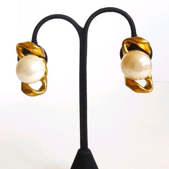 CHANEL RARE 1983Baroque Pearl Chunky Knot Earrings - Picture 5 of 16